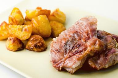 Saltimbocca i ziemniaki pieczone z rozmarynem