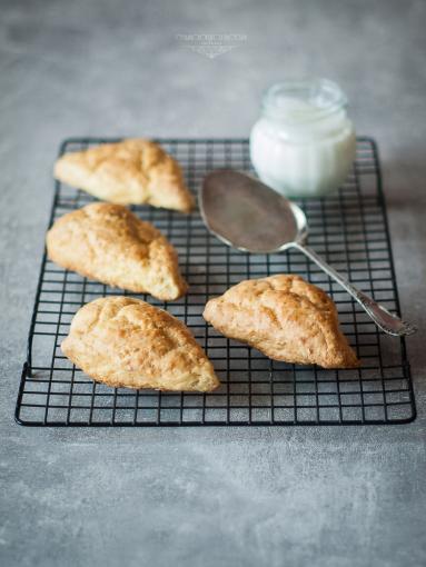 Scones na maślance.