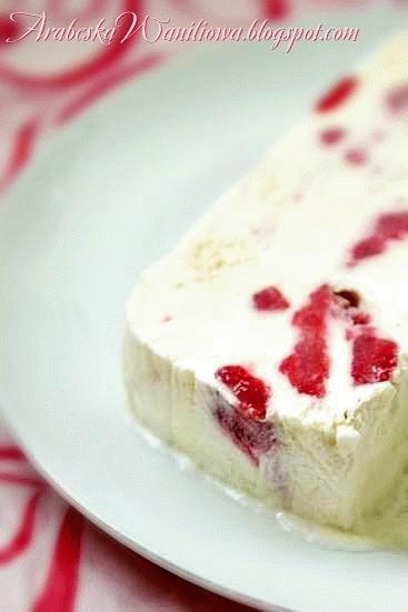 SEMIFREDDO Z TRUSKAWKAMI