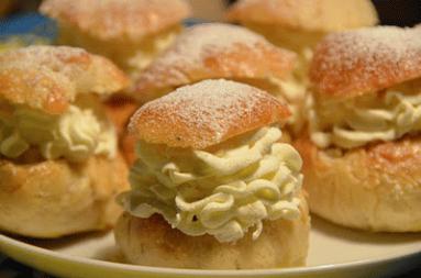 Semlor czyli tłuste bułeczki na tłusty wtorek