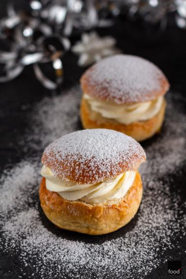 Semlor – szwedzkie bułeczki z masą migdałową i bitą śmietaną