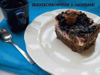 Sernikobrownies z  jagodami 