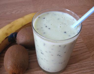 Smoothie bananowy z  kiwi 