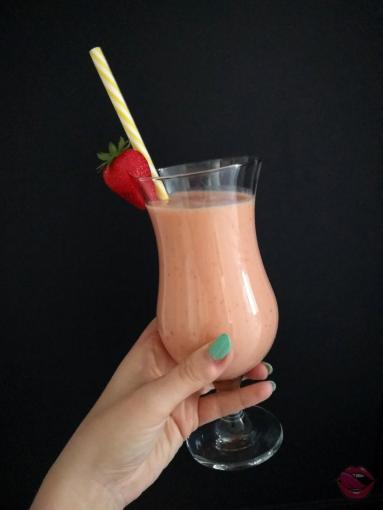 Smoothie mango-truskawka