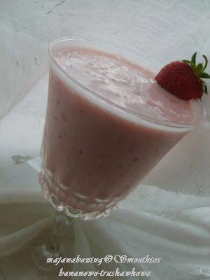 Smoothies bananowo-truskawkowe 