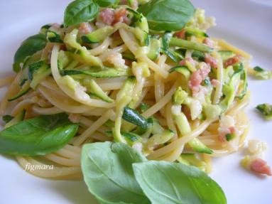 Spaghetti carbonara z cukinią