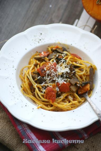 Spaghetti z grzybami i pieczoną dynią