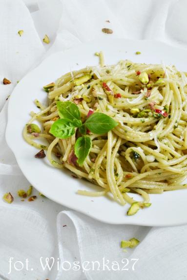 Spaghetti z pesto bazyliowo-pistacjowym