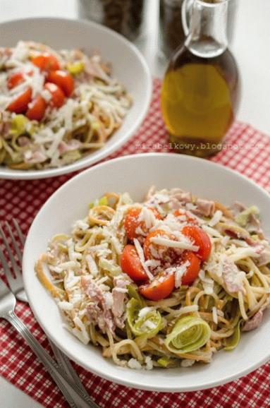 Spaghetti z porem, szynką i mascarpone