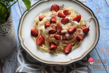 Spaghetti z truskawkami, jogurtem i cynamonem :-)