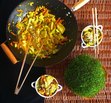 Stir fry z tofu i z kuskusem w mleku kokosowym