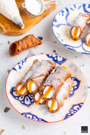 Sycylijskie cannoli z ricottą i kandyzowaną skórką pomarańczową