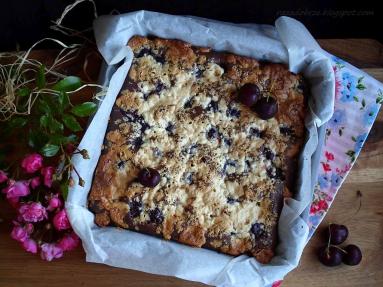 Szalona wyprawa C. i brownie. Z wiśniami i chałwą