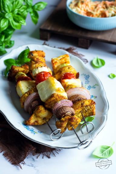 Szaszłyki z kurczakiem i halloumi