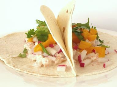 Tacos z krewetkami, mango i rzodkiewką