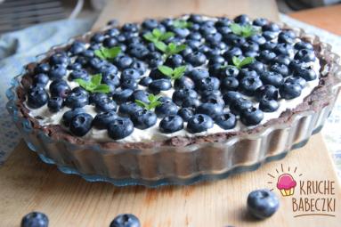 Tarta z mascarpone, bitą śmietaną i borówkami