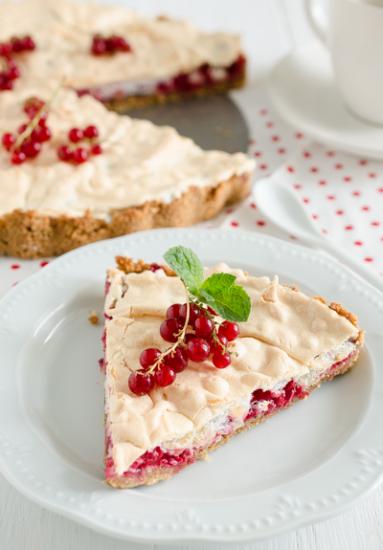 Tarta z porzeczkami i bezą