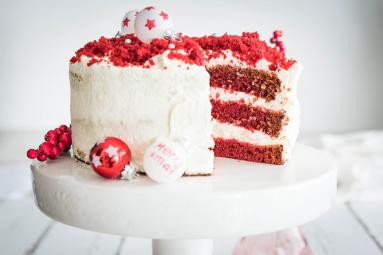 Tort red velvet z kremem cytrusowym