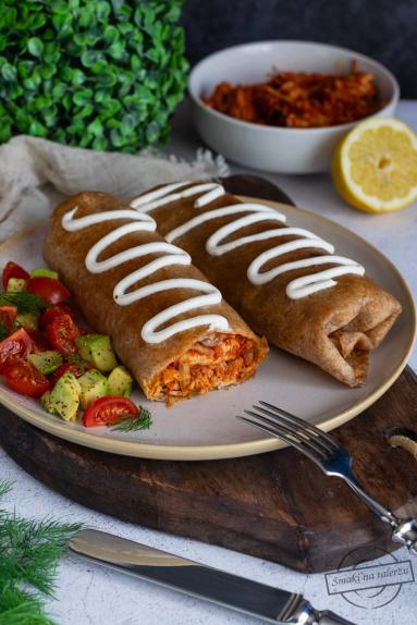 Tortilla z szarpanym indykiem (chimichanga)