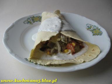 Tortilla z warzywami i pieczenią z kaszy kuskus 