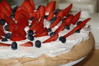 truskawkowa pavlova