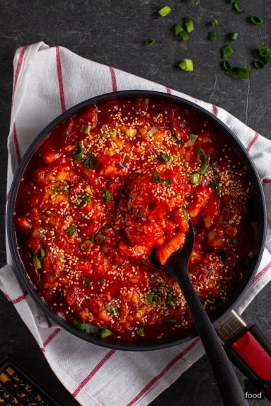 Tteokbokki – koreańskie kopytka w ostrym sosie