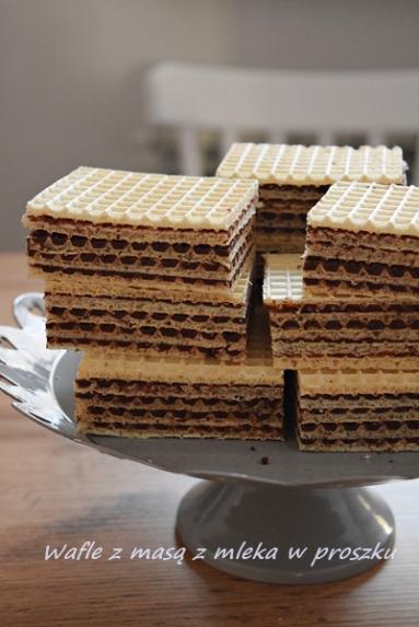 Wafle z masą z mleka w proszku 