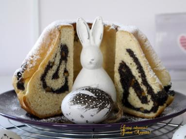 Wiekanocna babka drożdżowa z makiem