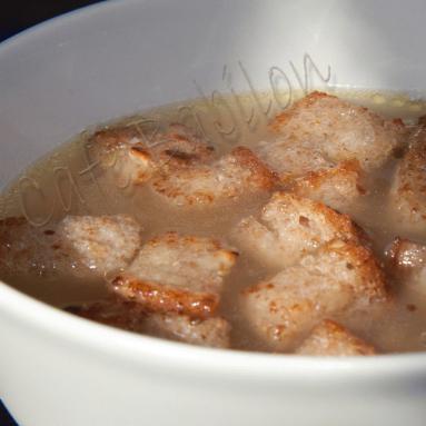 ZUPA CZOSNKOWA (česneková polévka)