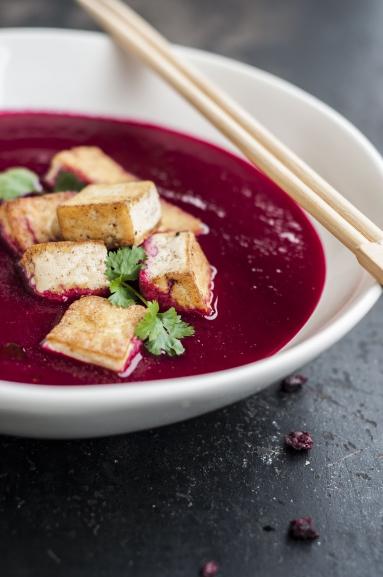 Zupa krem z buraka z tofu w pięciu smakach